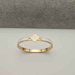 18K Gold Plated Stainless Steel Clover Bangle – Waterproof & Tarnish Proof